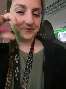 Snapshot of mirannacult chatting on 12/17/24, 10:44 mirannacult online show from 12/17/24, 10:44