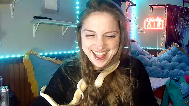 Snapshot of mirannacult chatting on 12/19/24, 12:12 mirannacult online show from 12/19/24, 12:12