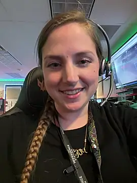 Snapshot of mirannacult chatting on 12/21/24, 12:59 mirannacult online show from 12/21/24, 12:59