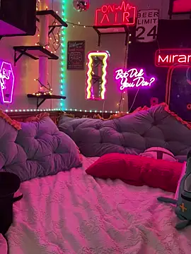 Snapshot of mirannacult chatting on 12/26/24, 04:47 mirannacult online show from 12/26/24, 04:47