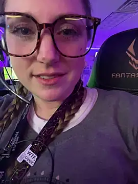 Snapshot of mirannacult chatting on 01/06/25, 10:35 mirannacult online show from 01/06/25, 10:35