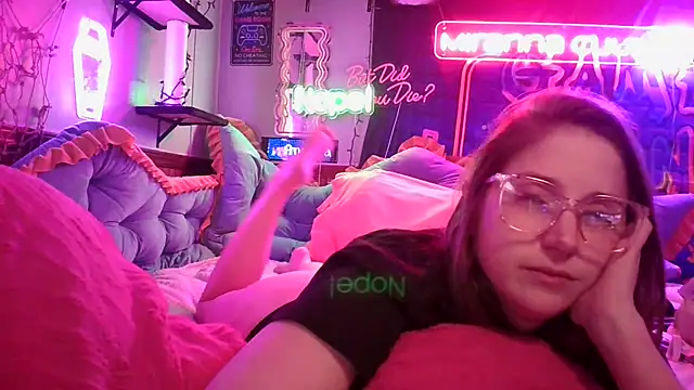 Snapshot of mirannacult chatting on 02/05/25, 10:19 mirannacult online show from 02/05/25, 10:19