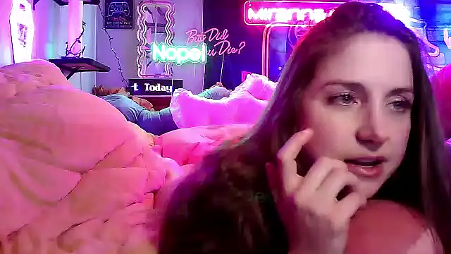 Snapshot of mirannacult chatting on 02/24/25, 08:36 mirannacult online show from 02/24/25, 08:36