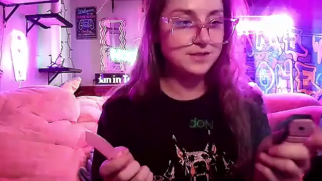 Snapshot of mirannacult chatting on 03/04/25, 02:21 mirannacult online show from 03/04/25, 02:21