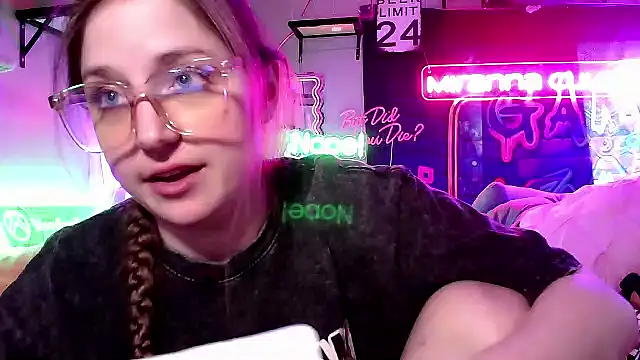 Snapshot of mirannacult chatting on 03/14/25, 03:25 mirannacult online show from 03/14/25, 03:25