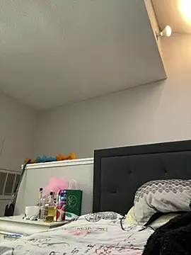 Snapshot of LillShayy chatting on 02/13/25, 05:48 LillShayy online show from 02/13/25, 05:48