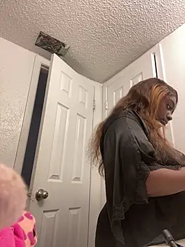 Snapshot of LillShayy chatting on 12/17/25, 05:19 LillShayy online show from 12/17/25, 05:19