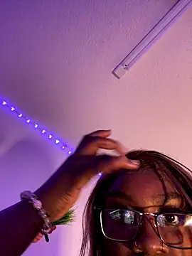 Snapshot of LillShayy chatting on 12/18/25, 06:30 LillShayy online show from 12/18/25, 06:30