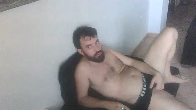 Snapshot of FJcouple chatting on 01/08/25, 12:58 FJcouple online show from 01/08/25, 12:58