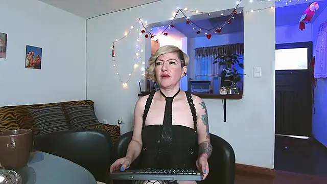 Snapshot of Maria_fernandaxxx_ chatting on 03/19/25, 02:35 Maria fernandaxxx online show from 03/19/25, 02:35