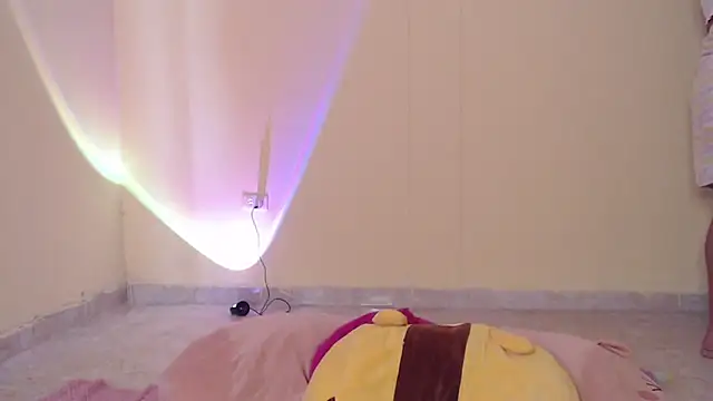 Snapshot of _maiahairy_ chatting on 03/19/25, 04:24  maiahairy  online show from 03/19/25, 04:24