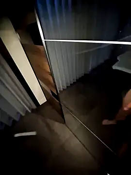 Snapshot of royisnice2 chatting on 12/20/25, 07:15 royisnice2 online show from 12/20/25, 07:15