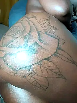 Hugemassivebootie online show from 11/30/25, 05:22