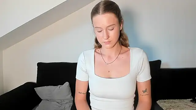 Snapshot of laurasommer chatting on 07/29/26, 06:17 laurasommer online show from 07/29/26, 06:17