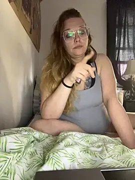 Snapshot of Lalalynn chatting on 11/06/25, 05:25 Lalalynn online show from 11/06/25, 05:25