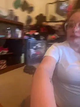 Snapshot of Lalalynn chatting on 11/12/25, 04:29 Lalalynn online show from 11/12/25, 04:29