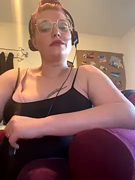 Snapshot of Lalalynn chatting on 11/13/25, 07:46 Lalalynn online show from 11/13/25, 07:46