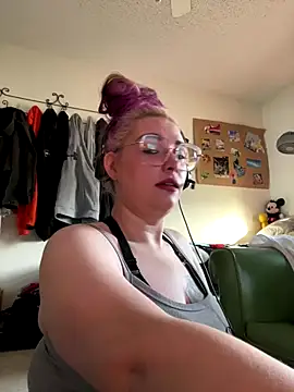 Snapshot of Lalalynn chatting on 12/04/25, 03:32 Lalalynn online show from 12/04/25, 03:32