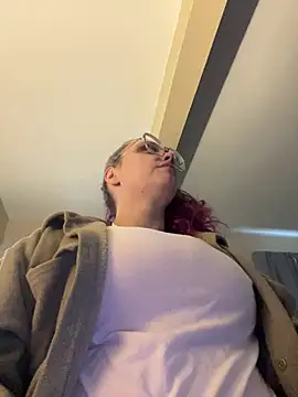 Snapshot of Lalalynn chatting on 01/14/26, 04:12 Lalalynn online show from 01/14/26, 04:12