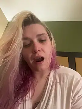 Snapshot of Lalalynn chatting on 02/18/26, 10:17 Lalalynn online show from 02/18/26, 10:17