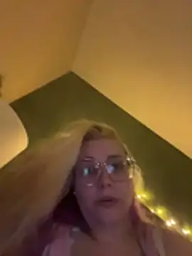 Snapshot of Lalalynn chatting on 02/22/26, 10:25 Lalalynn online show from 02/22/26, 10:25