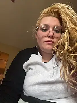 Snapshot of Lalalynn chatting on 03/03/26, 03:40 Lalalynn online show from 03/03/26, 03:40