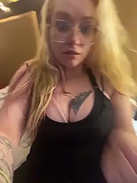 Snapshot of Lalalynn chatting on 03/05/26, 01:40 Lalalynn online show from 03/05/26, 01:40