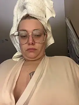 Snapshot of Lalalynn chatting on 03/25/26, 02:23 Lalalynn online show from 03/25/26, 02:23