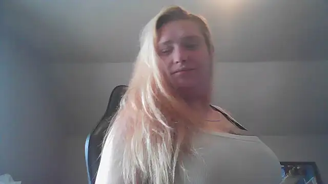 Lalalynn online show from 05/24/26, 06:35