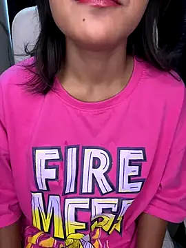 Snapshot of LeisyXO chatting on 12/05/24, 01:47 LeisyXO online show from 12/05/24, 01:47