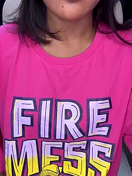 Snapshot of LeisyXO chatting on 12/05/24, 08:00 LeisyXO online show from 12/05/24, 08:00