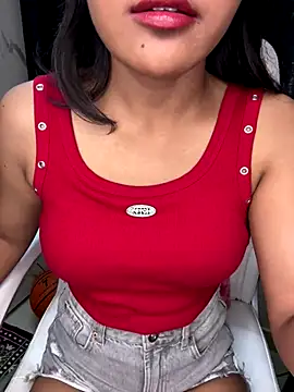 Snapshot of LeisyXO chatting on 12/07/24, 02:53 LeisyXO online show from 12/07/24, 02:53