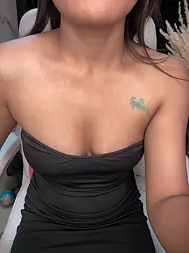 Snapshot of LeisyXO chatting on 01/03/25, 01:05 LeisyXO online show from 01/03/25, 01:05