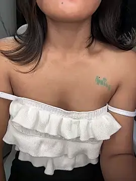 Snapshot of LeisyXO chatting on 01/17/25, 01:36 LeisyXO online show from 01/17/25, 01:36