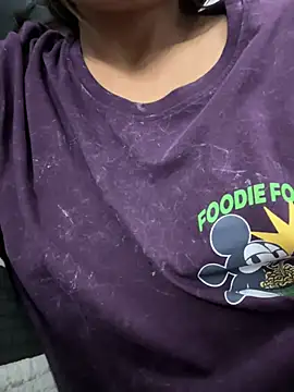 Snapshot of LeisyXO chatting on 01/22/25, 12:06 LeisyXO online show from 01/22/25, 12:06