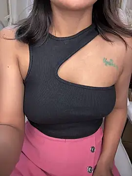 Snapshot of LeisyXO chatting on 01/22/25, 09:43 LeisyXO online show from 01/22/25, 09:43