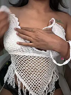 Snapshot of LeisyXO chatting on 02/08/25, 10:40 LeisyXO online show from 02/08/25, 10:40