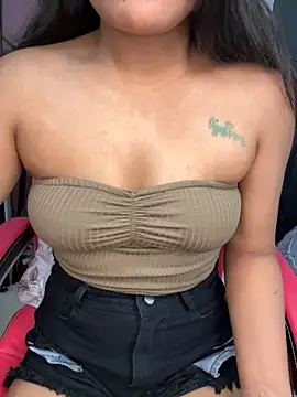 Snapshot of LeisyXO chatting on 11/03/25, 05:36 LeisyXO online show from 11/03/25, 05:36