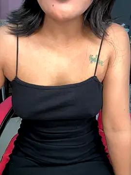 Snapshot of LeisyXO chatting on 11/27/25, 08:11 LeisyXO online show from 11/27/25, 08:11