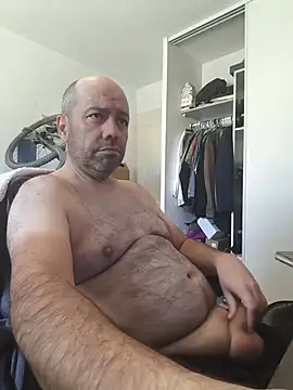 Snapshot of veryverybigdick45 chatting on 06/16/26, 10:29 veryverybigdick45 online show from 06/16/26, 10:29