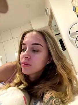 Snapshot of enjoy_my_beauty chatting on 11/09/25, 06:12 enjoy my beauty online show from 11/09/25, 06:12