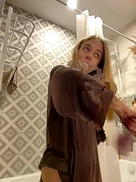 Snapshot of enjoy_my_beauty chatting on 11/10/25, 05:39 enjoy my beauty online show from 11/10/25, 05:39