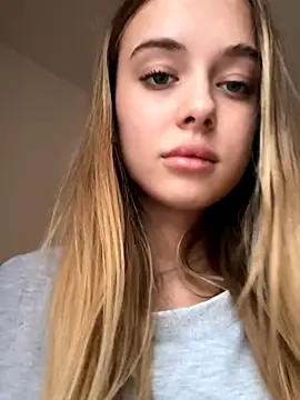 Snapshot of enjoy_my_beauty chatting on 12/01/25, 11:04 enjoy my beauty online show from 12/01/25, 11:04