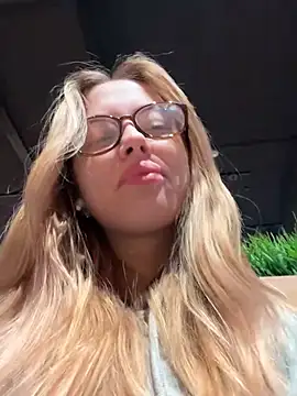 Snapshot of enjoy_my_beauty chatting on 02/08/26, 06:50 enjoy my beauty online show from 02/08/26, 06:50