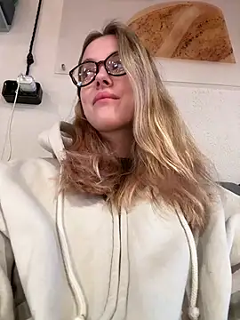 Snapshot of enjoy_my_beauty chatting on 02/11/26, 06:51 enjoy my beauty online show from 02/11/26, 06:51