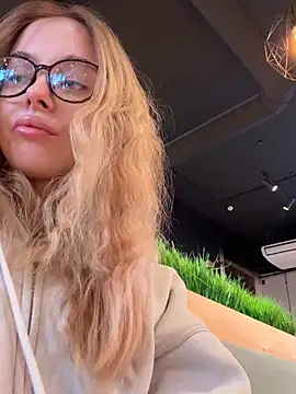 Snapshot of enjoy_my_beauty chatting on 02/13/26, 06:42 enjoy my beauty online show from 02/13/26, 06:42