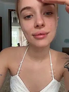 Snapshot of enjoy_my_beauty chatting on 05/26/26, 06:42 enjoy my beauty online show from 05/26/26, 06:42