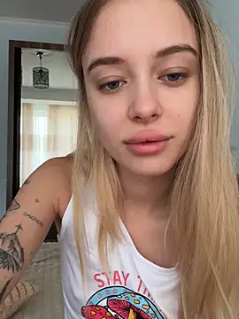 Snapshot of enjoy_my_beauty chatting on 06/30/26, 06:25 enjoy my beauty online show from 06/30/26, 06:25