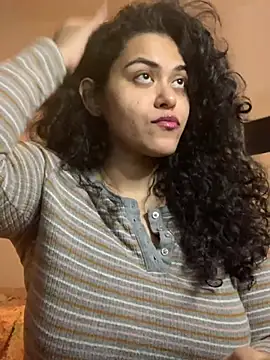 Snapshot of Curvydesifromgermany chatting on 01/06/25, 04:44 Curvydesifromgermany online show from 01/06/25, 04:44