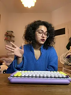 Snapshot of Curvydesifromgermany chatting on 01/27/25, 04:01 Curvydesifromgermany online show from 01/27/25, 04:01